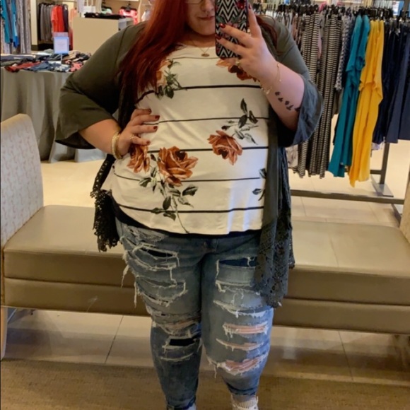 Meet your Posher, Laura - Picture 3 of 3